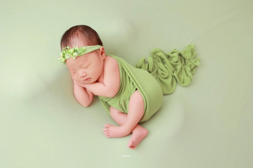 乐陵宝宝趴着睡是积食吗